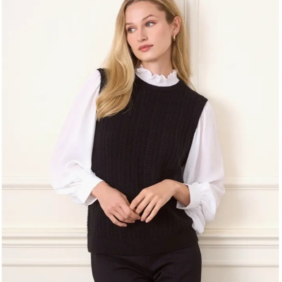 CeCe Sweaters - NWOT CeCeBlack Crew Neck Sweater with Ribbed Texture SZ-XS